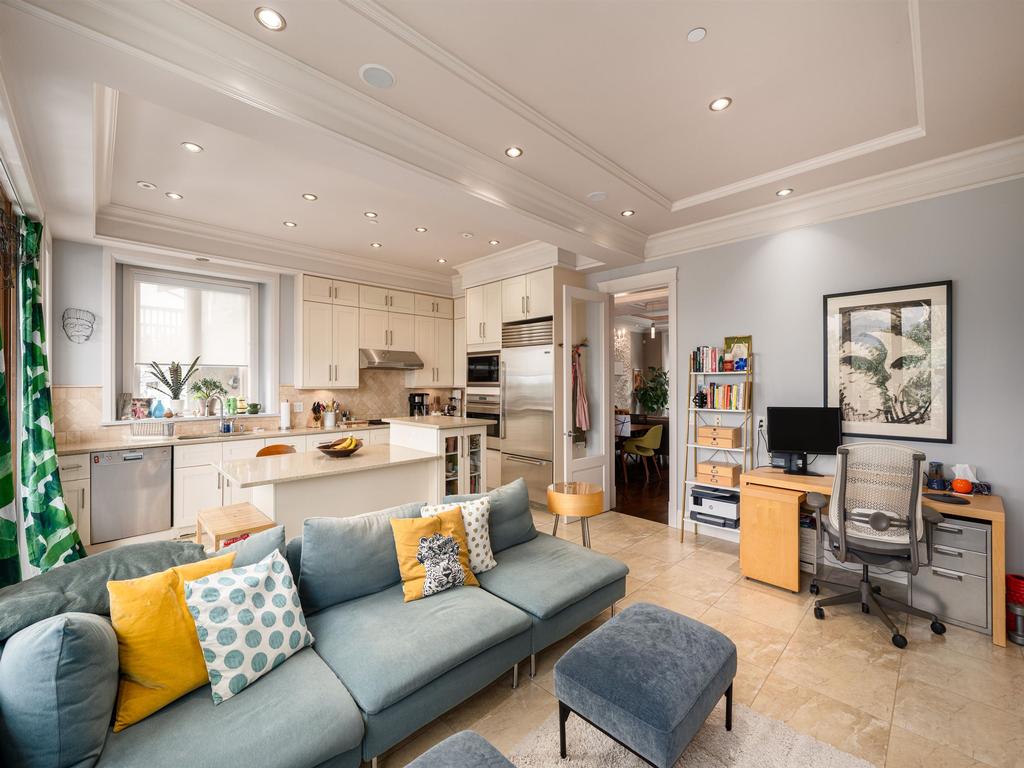 Listing Image for R3070428