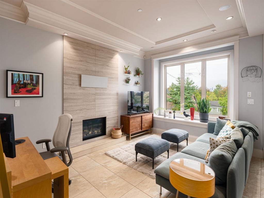 Listing Image for R3070428