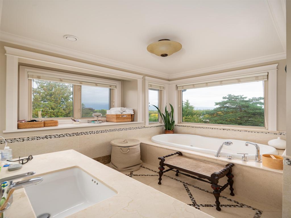 Listing Image for R3070428