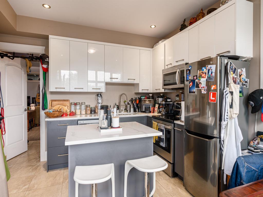 Listing Image for R3070428