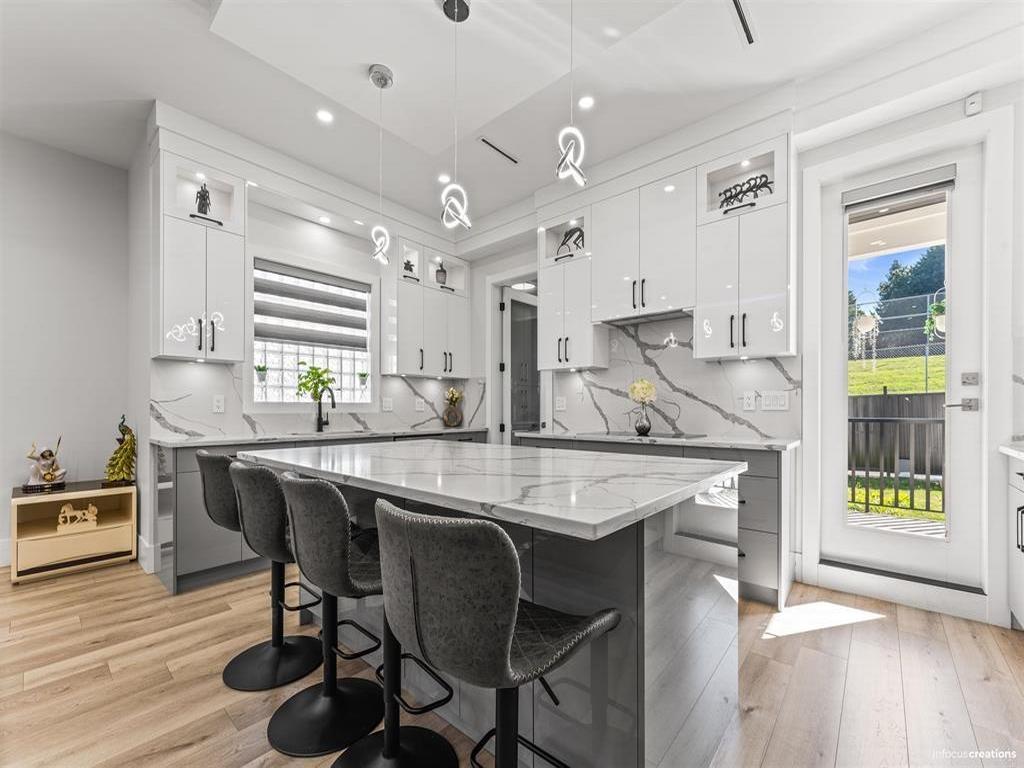 Listing Image for R3070437