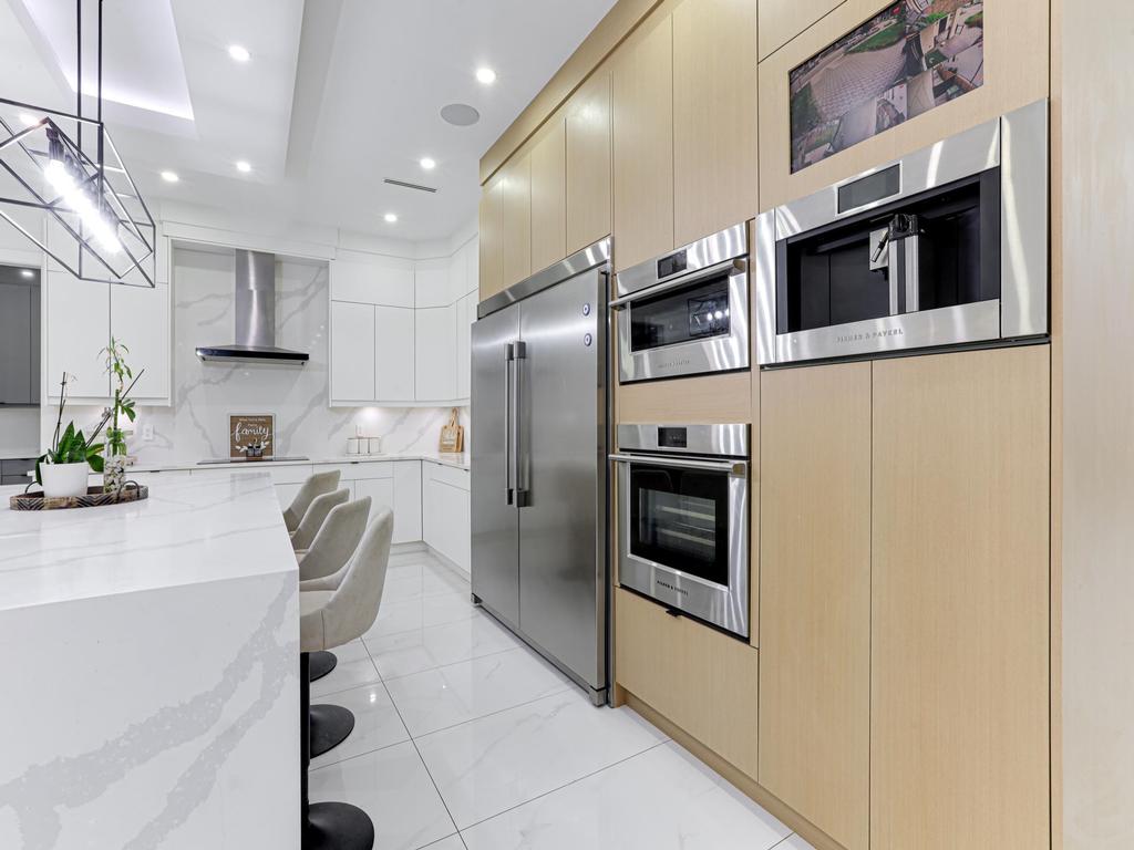 Listing Image for R3070438