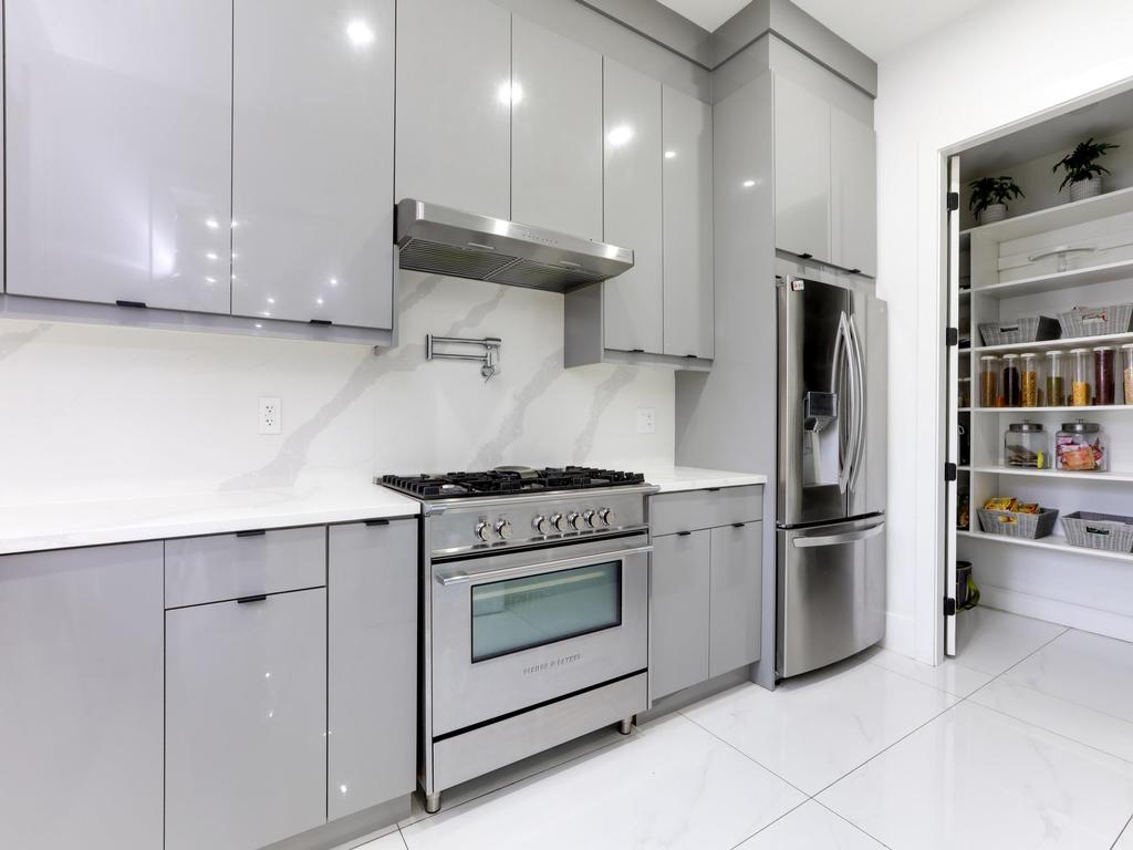 Listing Image for R3070438