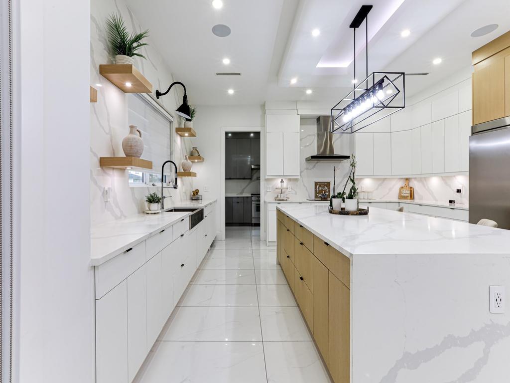 Listing Image for R3070438