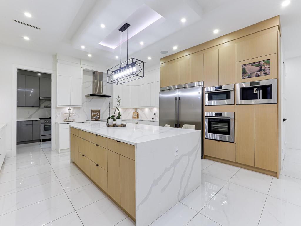 Listing Image for R3070438