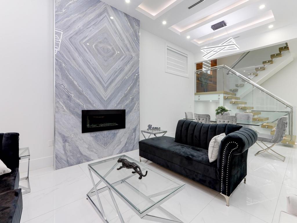 Listing Image for R3070438