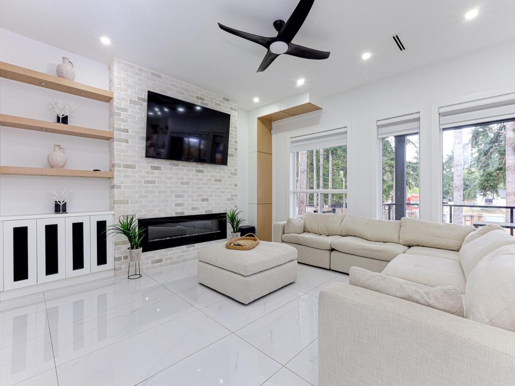 Listing Image for R3070438