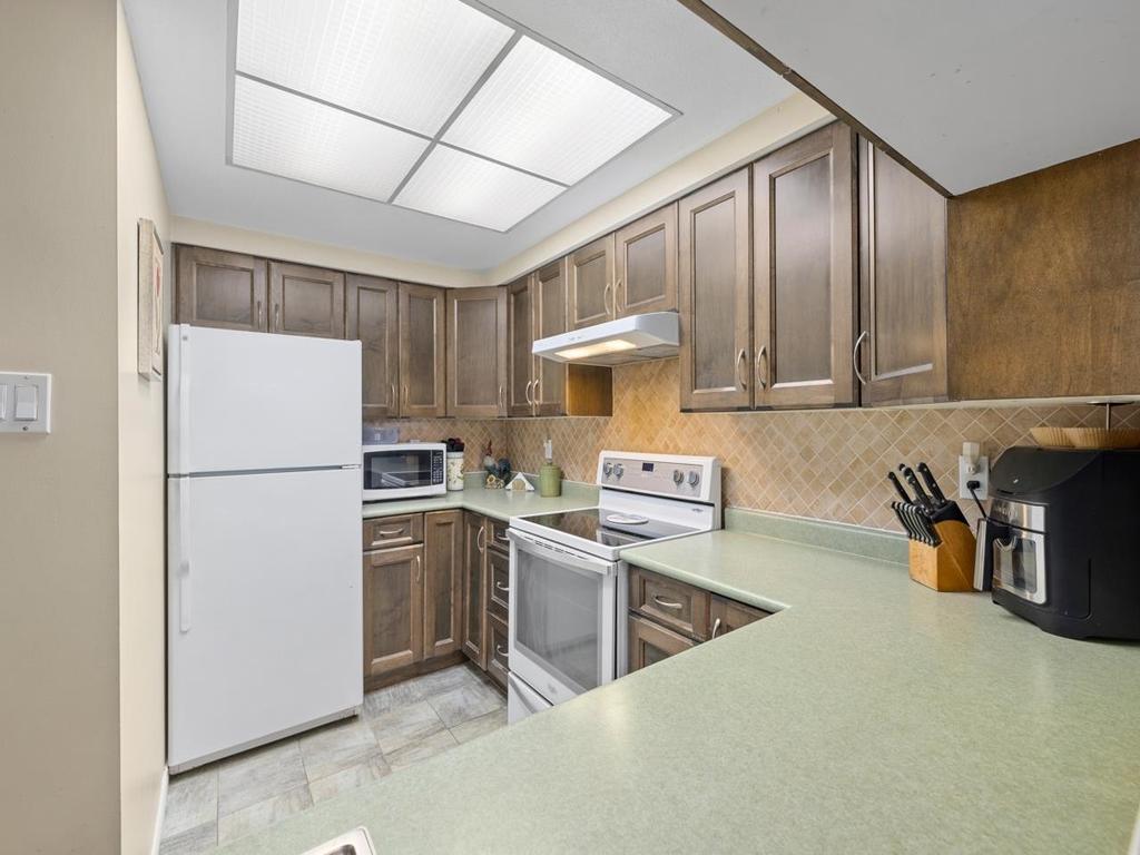 Listing Image for R3070482