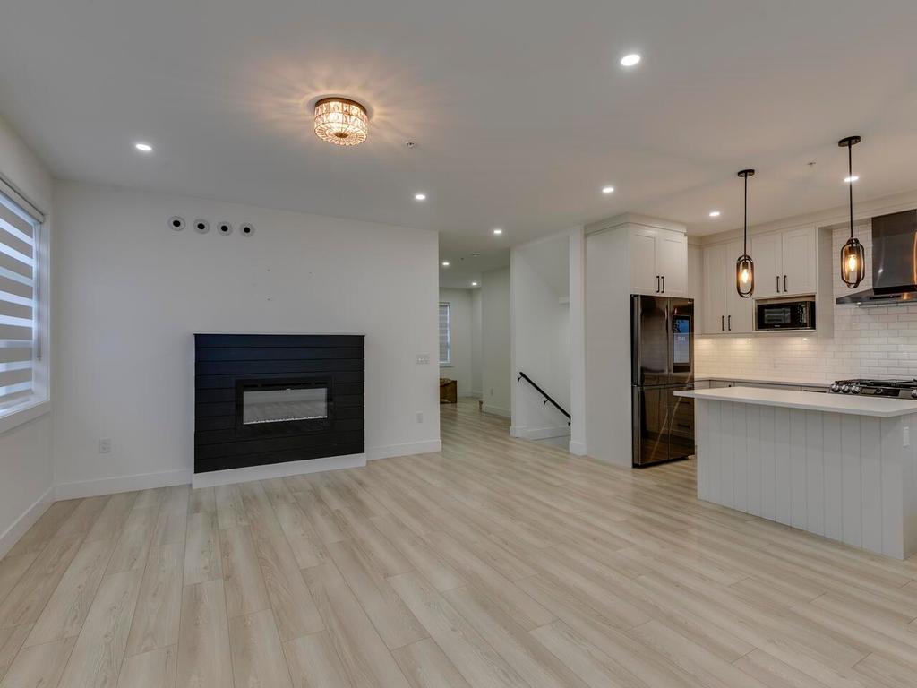 Listing Image for R3070536