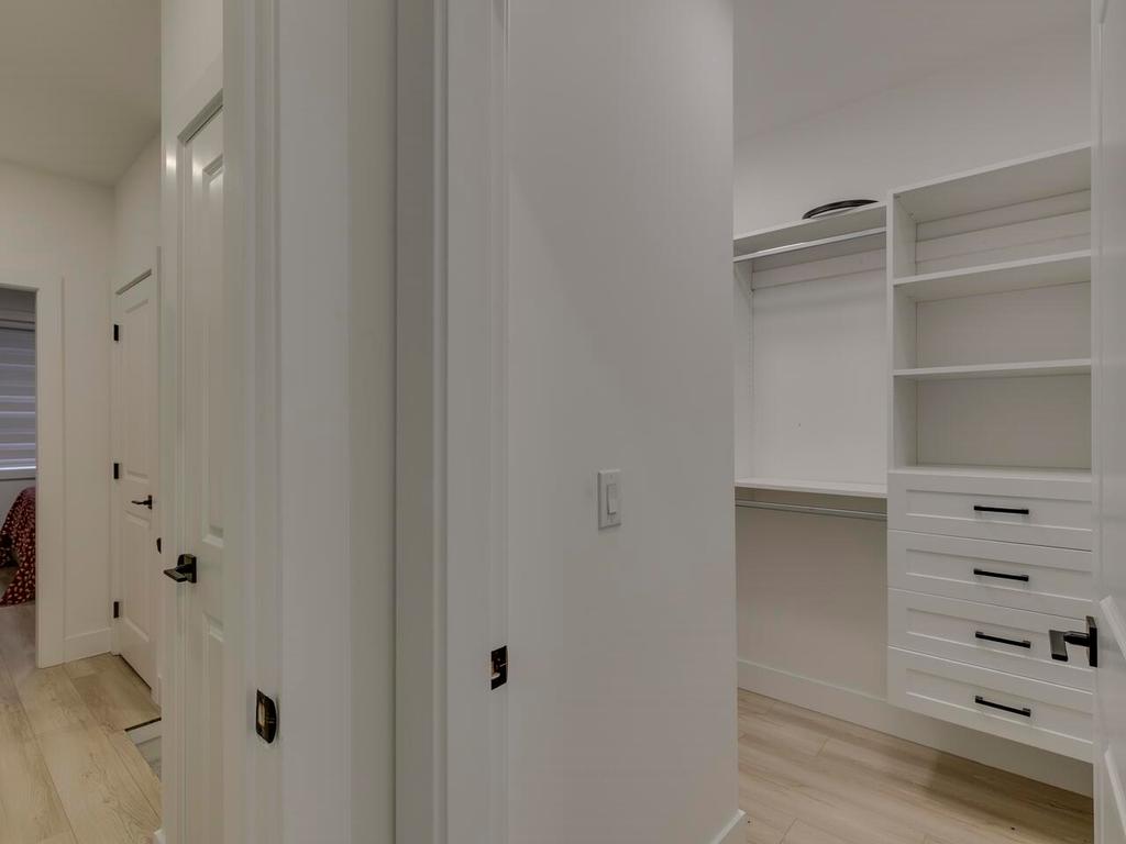 Listing Image for R3070536