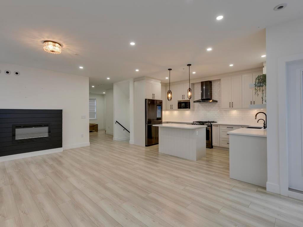 Listing Image for R3070536