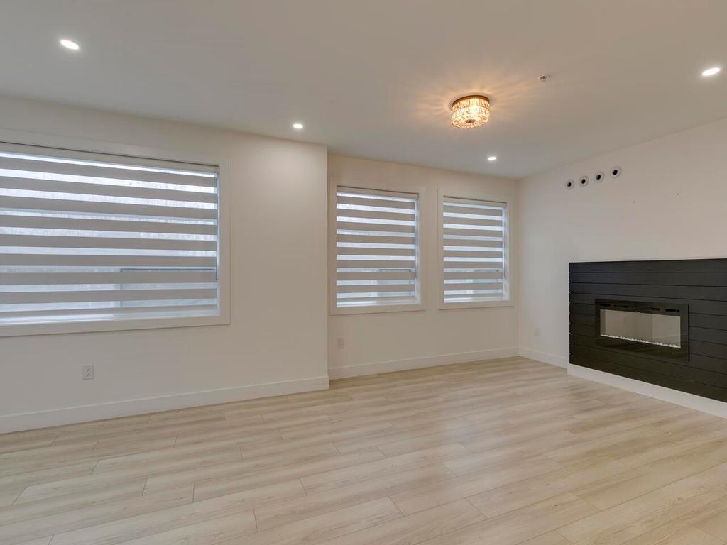 Listing Image for R3070536