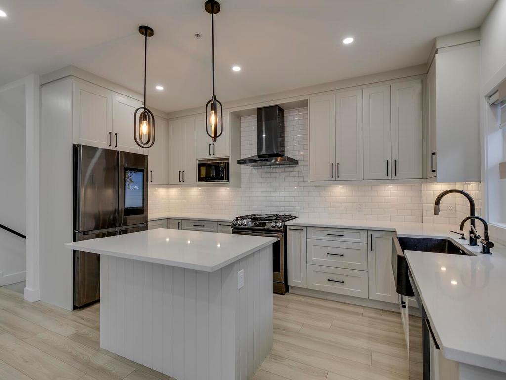 Listing Image for R3070536