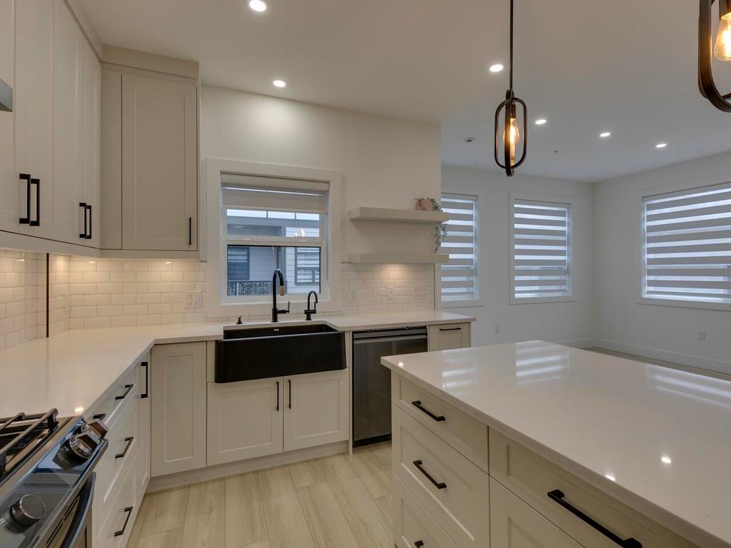 Listing Image for R3070536