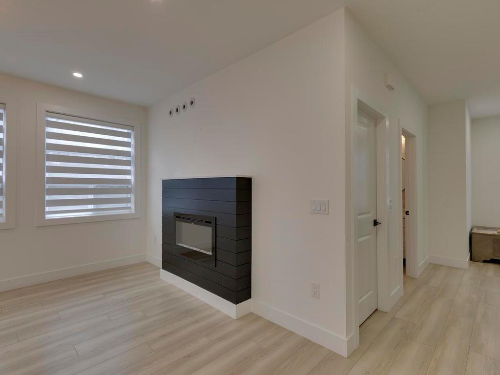 Listing Image for R3070536