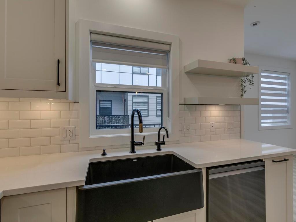 Listing Image for R3070536