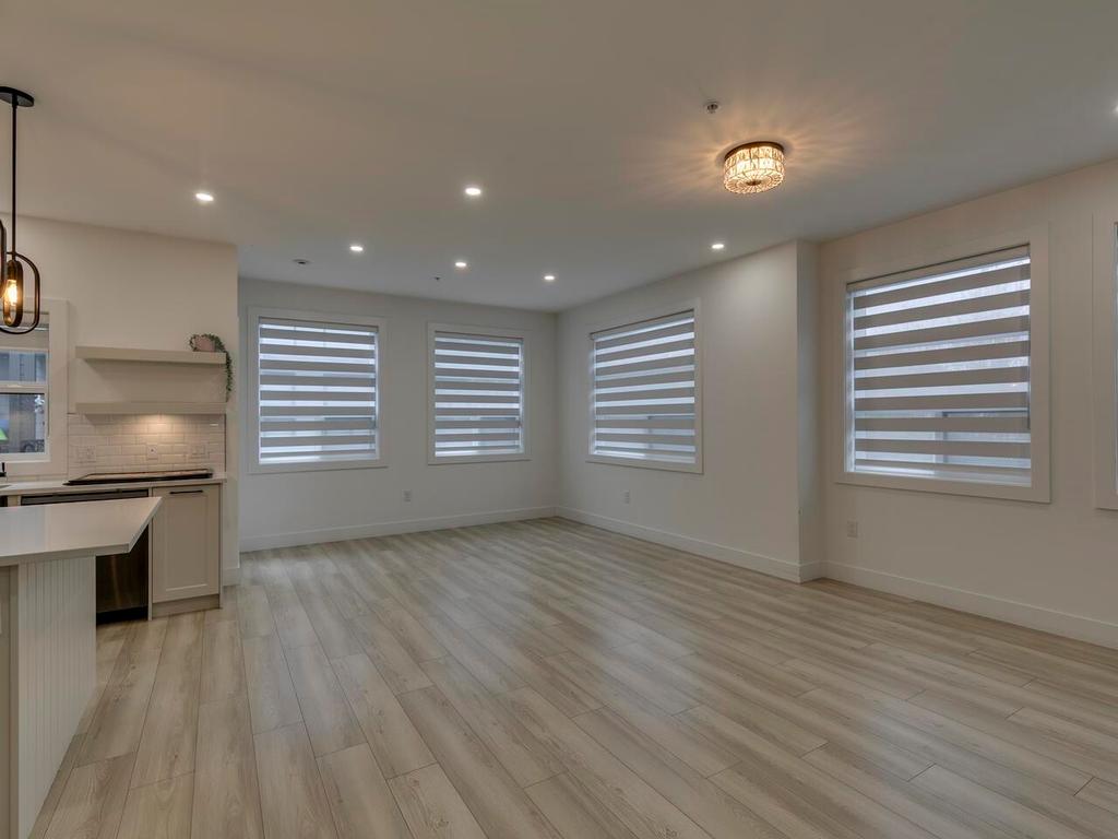 Listing Image for R3070536