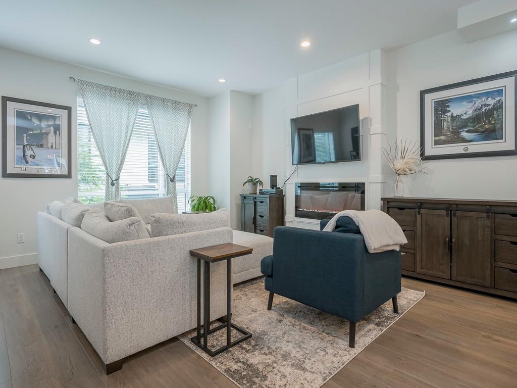 Listing Image for R3070580