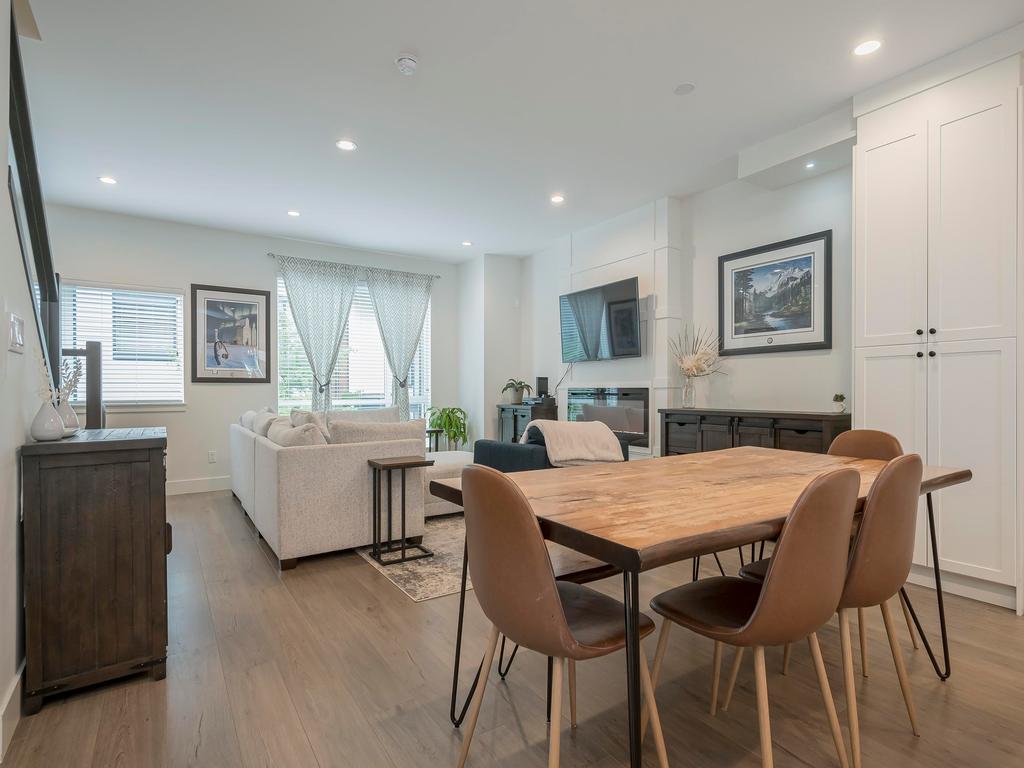 Listing Image for R3070580