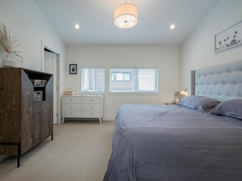 Listing Image for R3070580