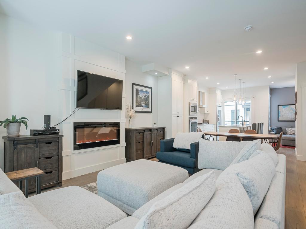 Listing Image for R3070580