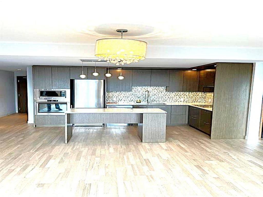 Listing Image for R3070587