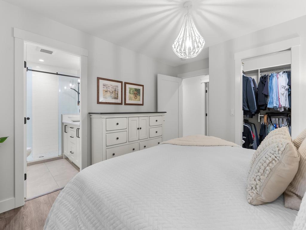 Listing Image for R3070588