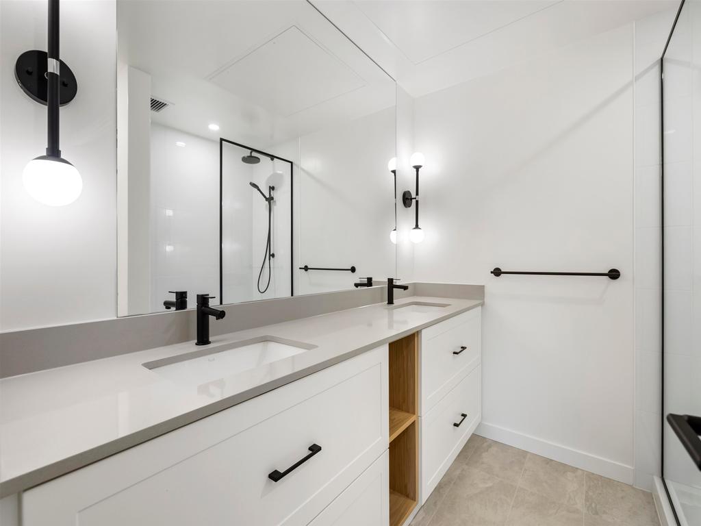 Listing Image for R3070745