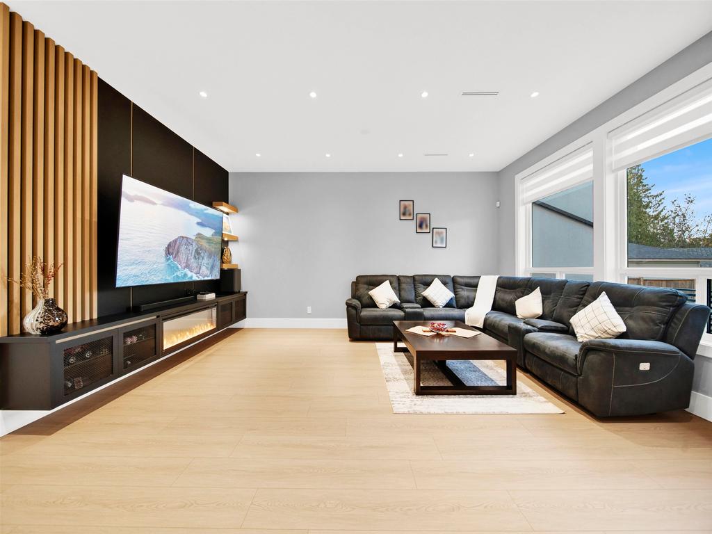 Listing Image for R3070805