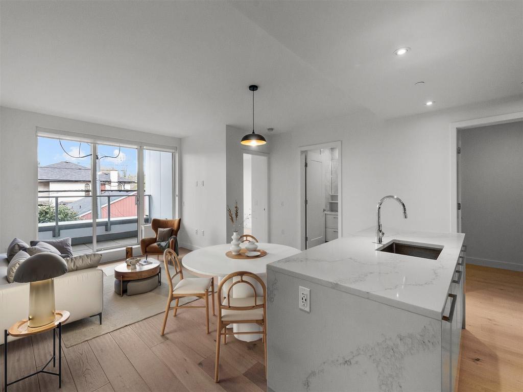 Listing Image for R3070859