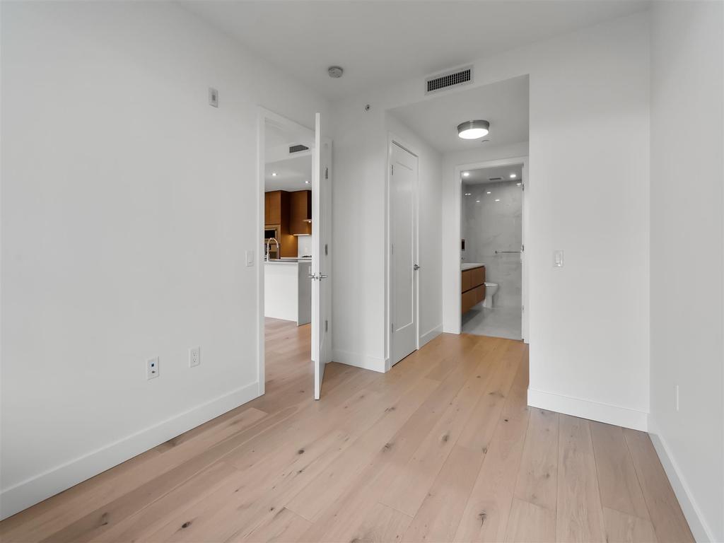 Listing Image for R3070859