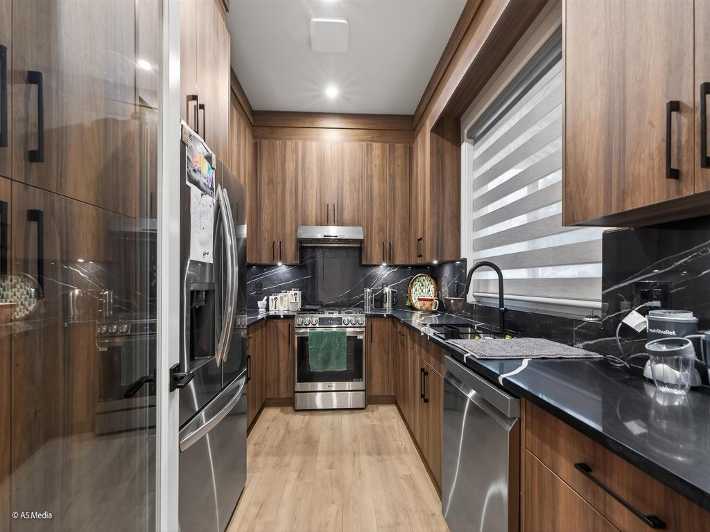 Listing Image for R3070884