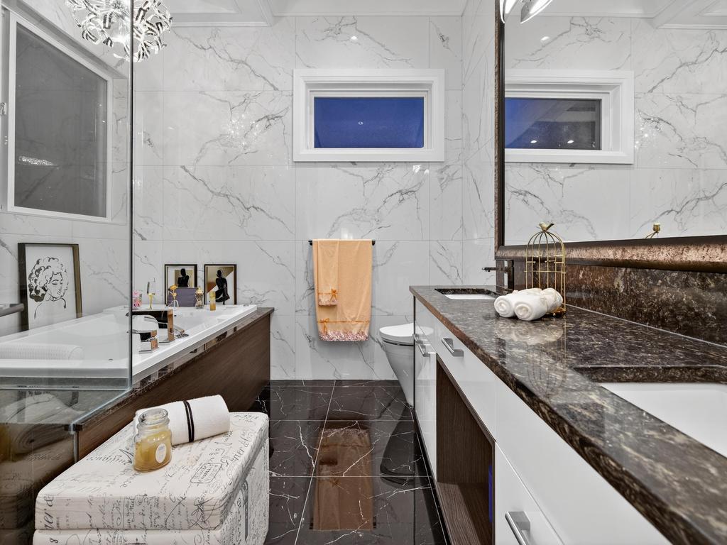 Listing Image for R3070987