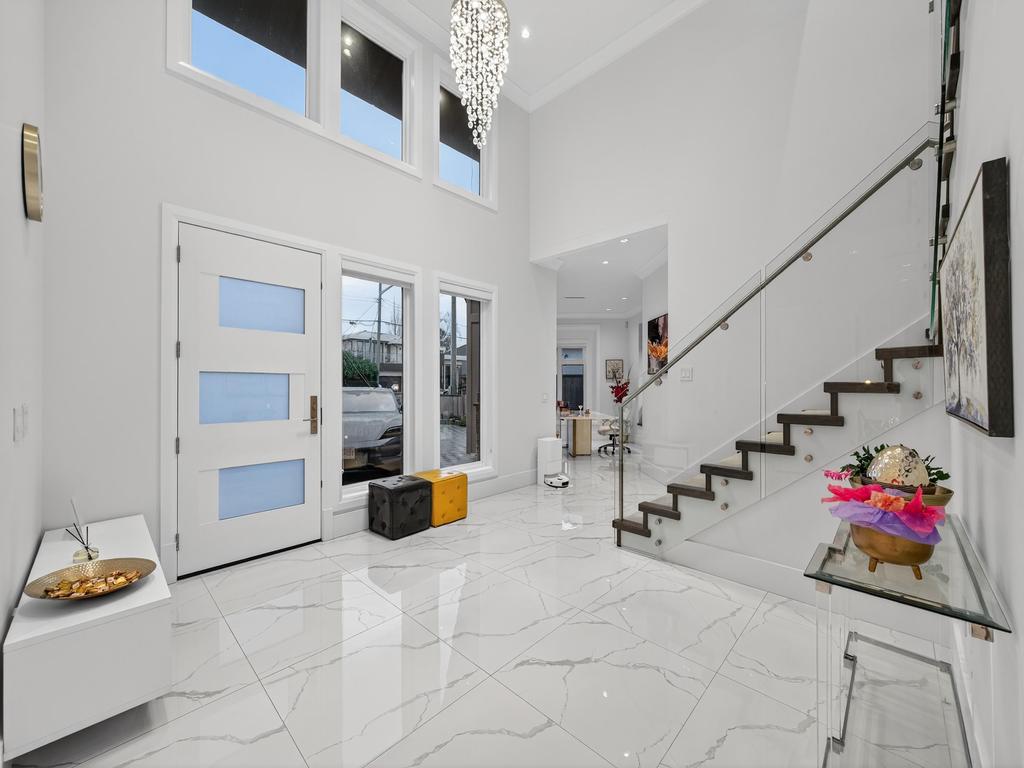 Listing Image for R3070987