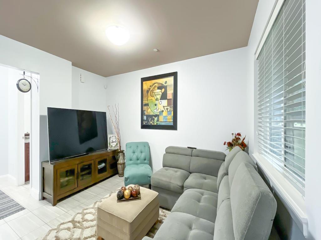 Listing Image for R3072356