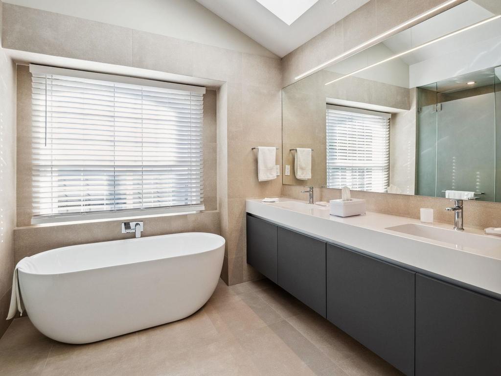 Listing Image for R3076537