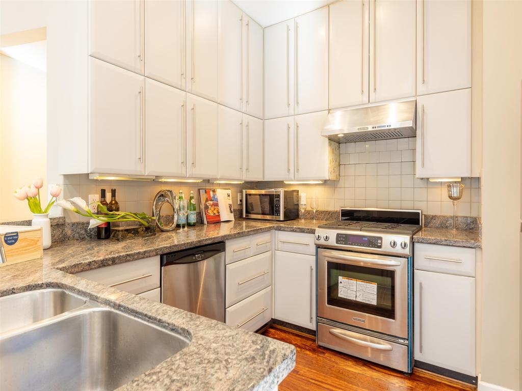 Listing Image for R3076834