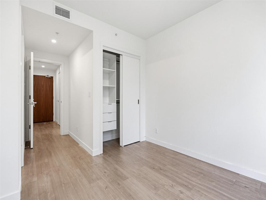 Listing Image for R3077599