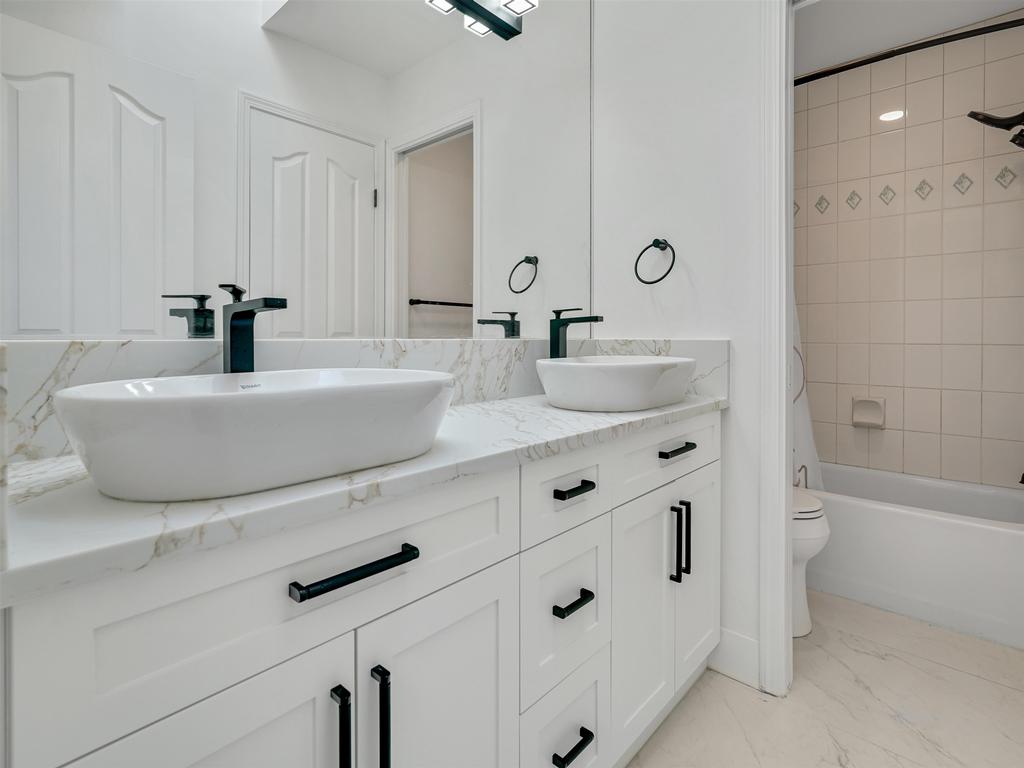 Listing Image for R3078166