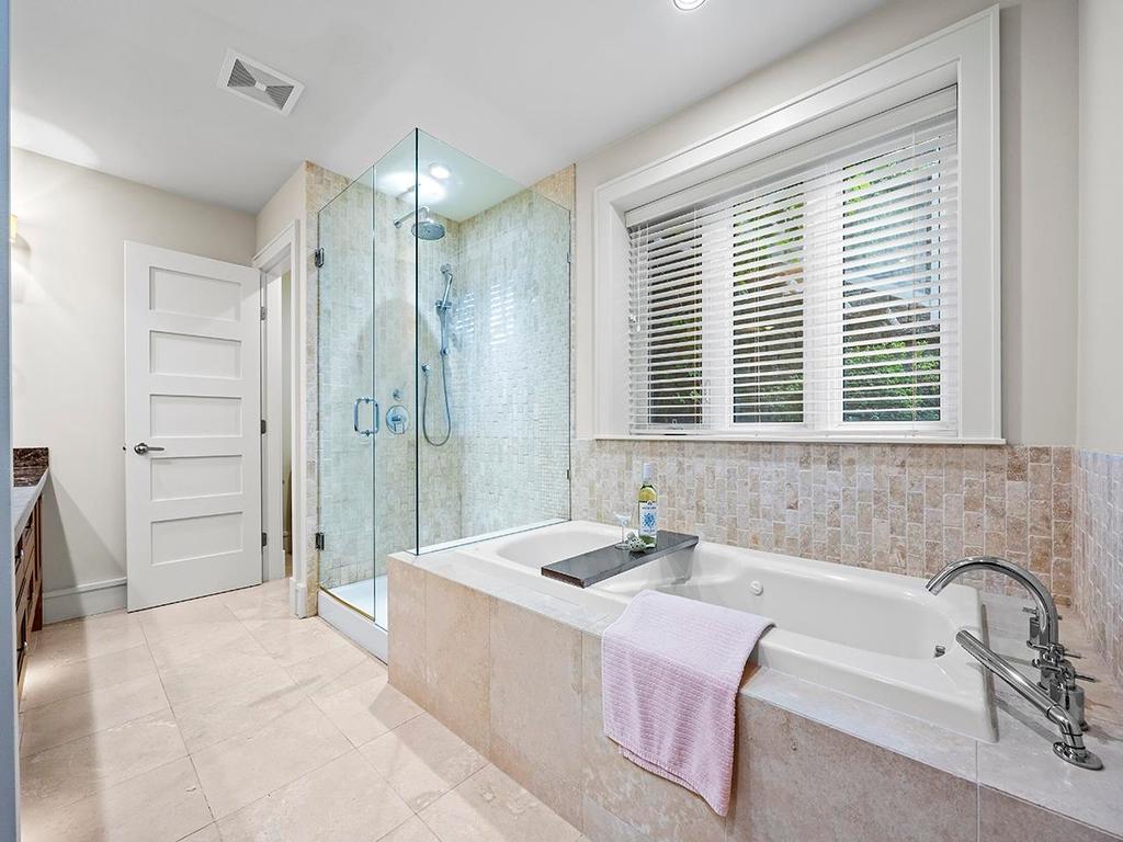 Listing Image for R3080007