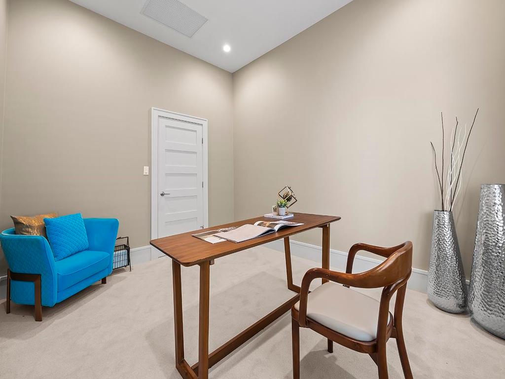 Listing Image for R3080007