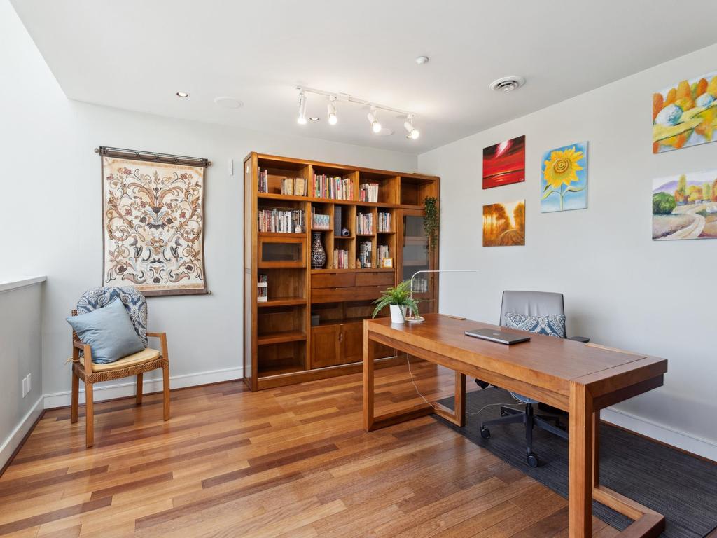 Listing Image for R3080012