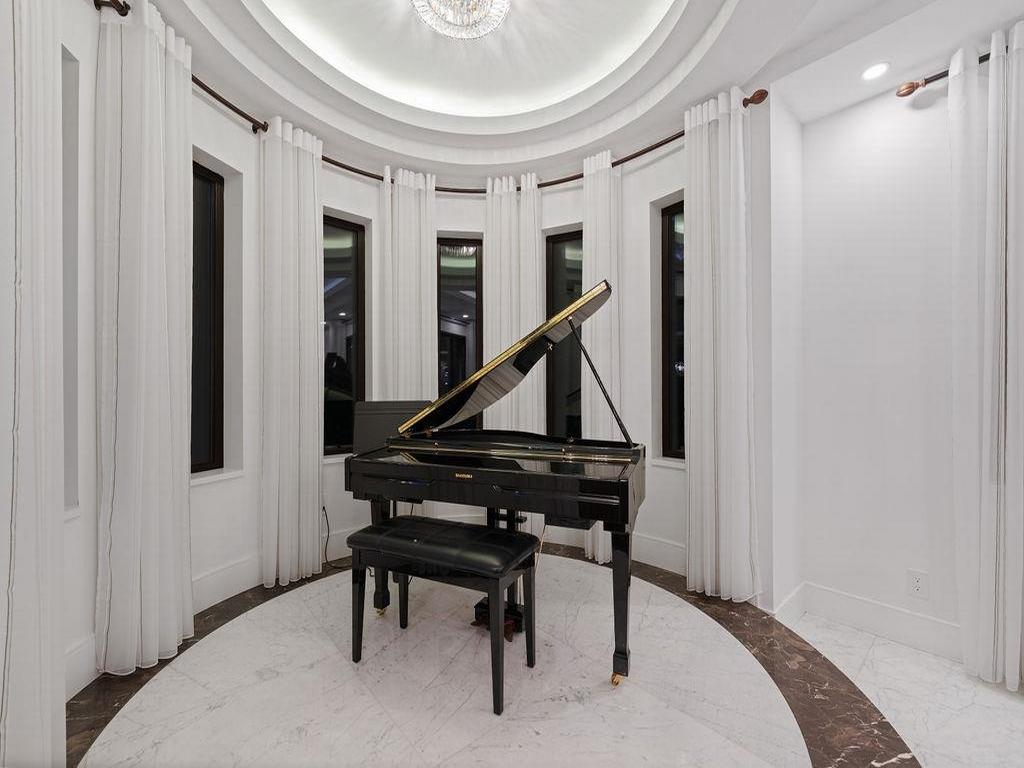 Listing Image for R3080017