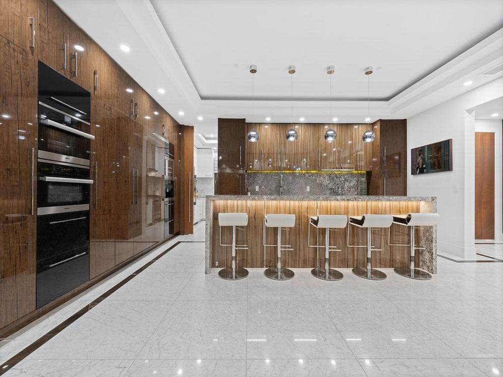 Listing Image for R3080017