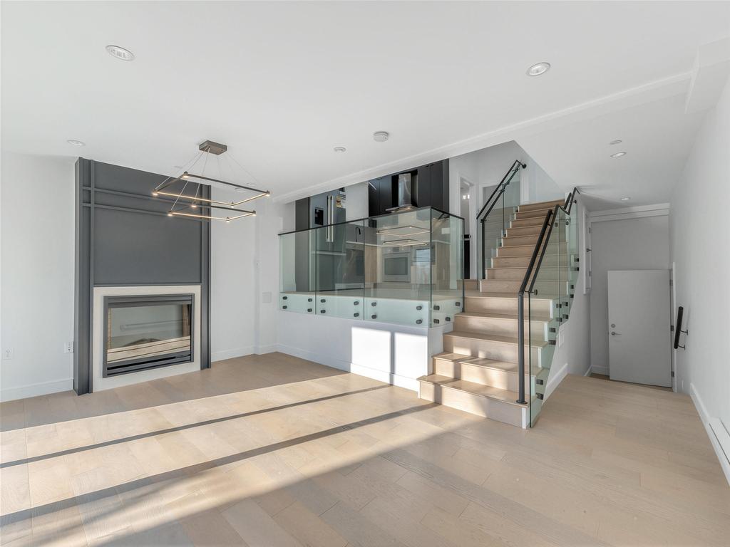 Listing Image for R3080018