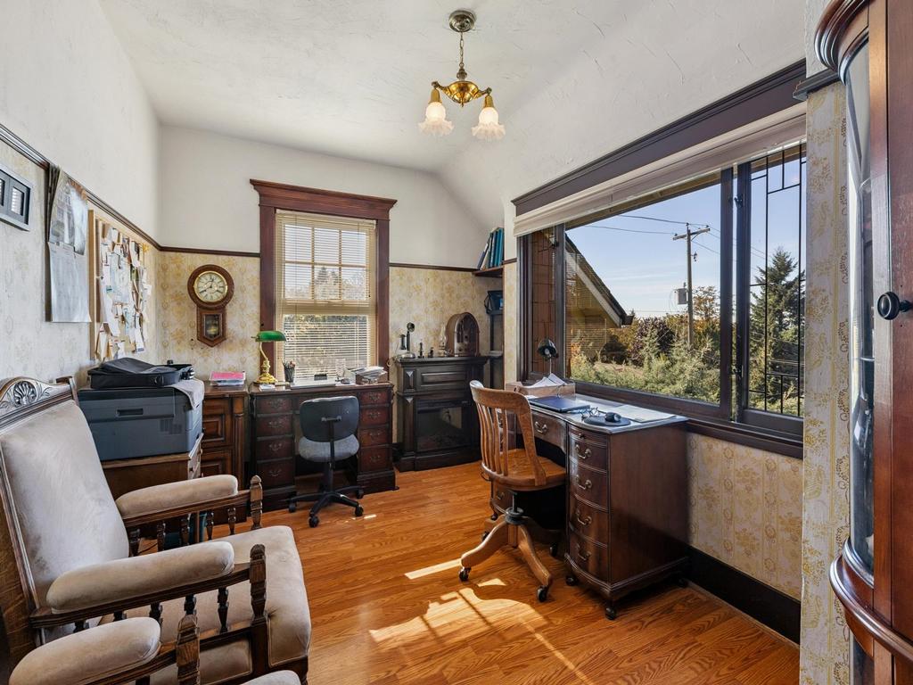 Listing Image for R3080019