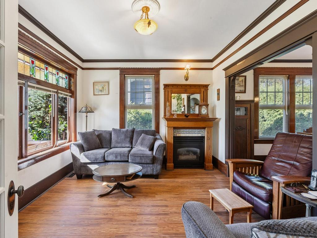 Listing Image for R3080019