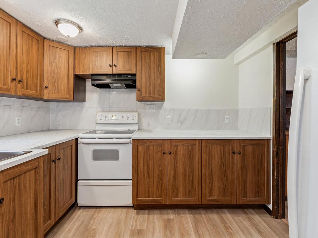 Listing Image for R3080019