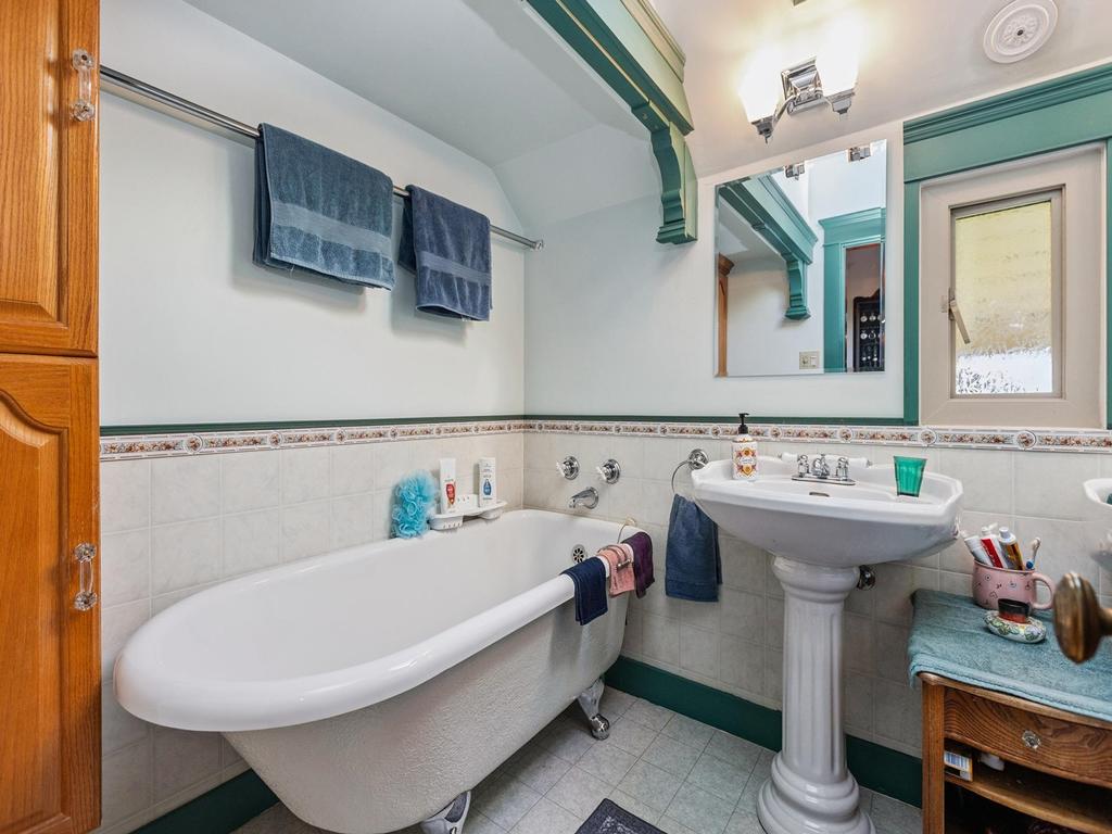 Listing Image for R3080019