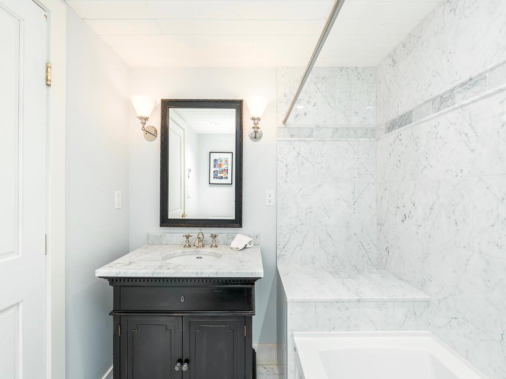 Listing Image for R3080022